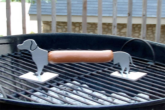 Roast my weenie bbq braadpen hond hotdog kamperen