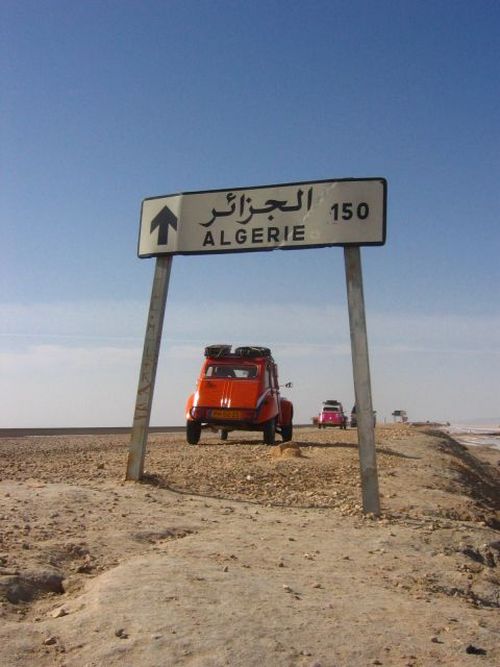 Met 2CV naar Algerije kamperen in de woestijn