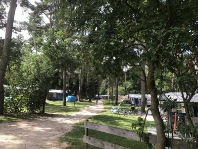 Lopen over camping de paal