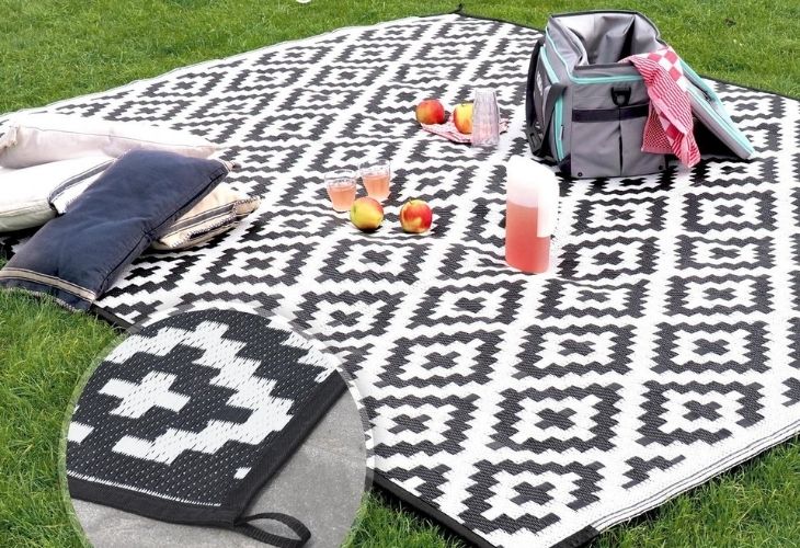 Buitenkleed in gras picknick zwart wit