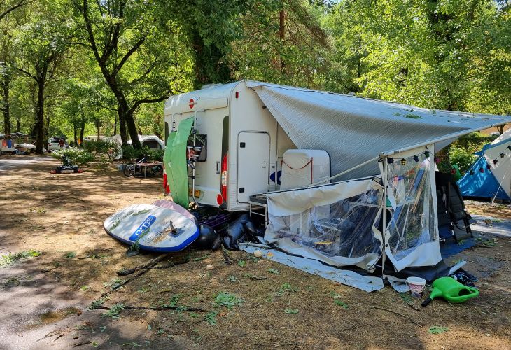 Stormschade caravan camping luifel