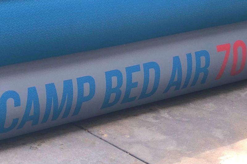 camp bed air decathlon